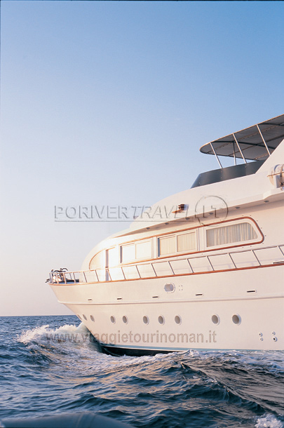 Yahct charter cruise Oman Muscat Salalah